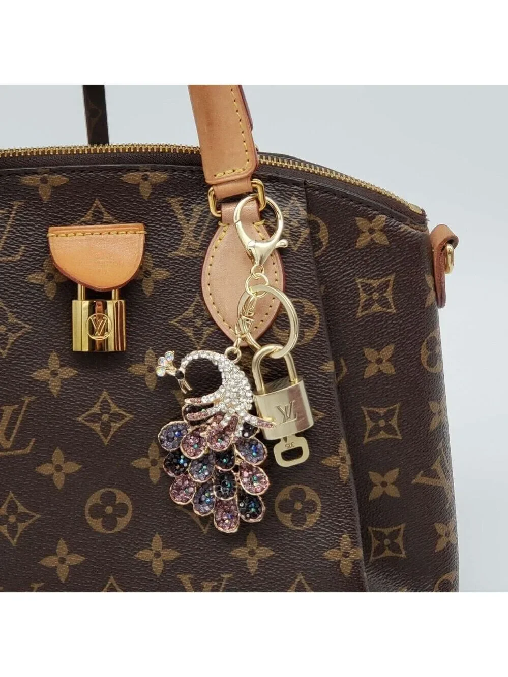 Louis Vuitton Gold Padlock 🔒 Key Set Authentic LV w/ Unbranded Keychain
